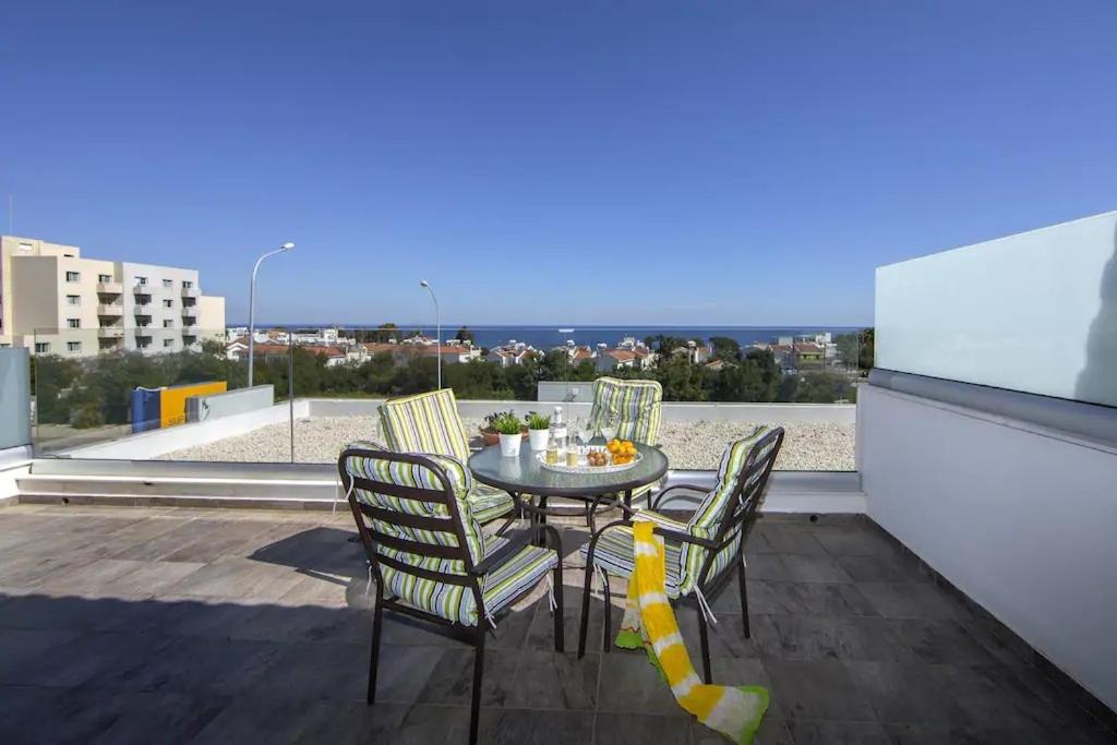 Green Bay Penthouse 2 Протарас Экстерьер фото